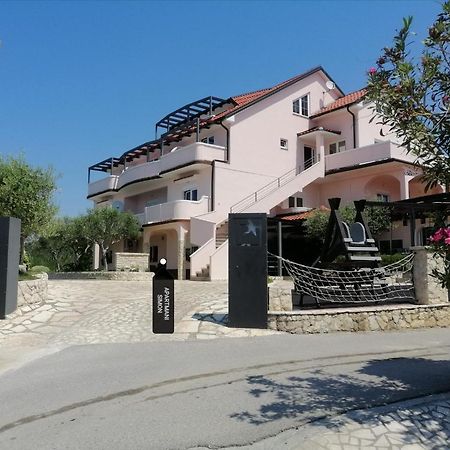 Apartmani Simon Lopar Bagian luar foto