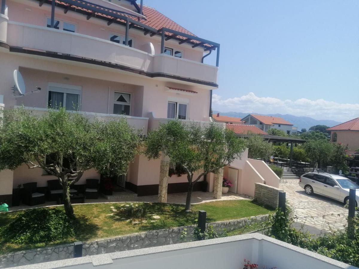 Apartmani Simon Lopar Bagian luar foto