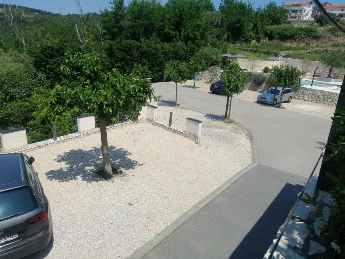 Apartmani Simon Lopar Bagian luar foto