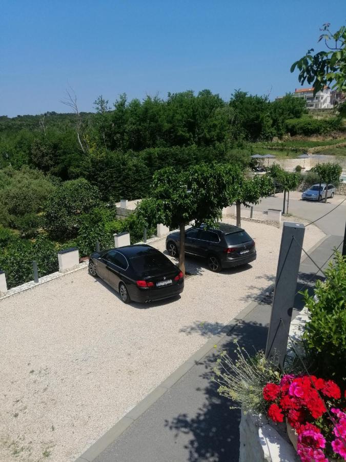 Apartmani Simon Lopar Bagian luar foto