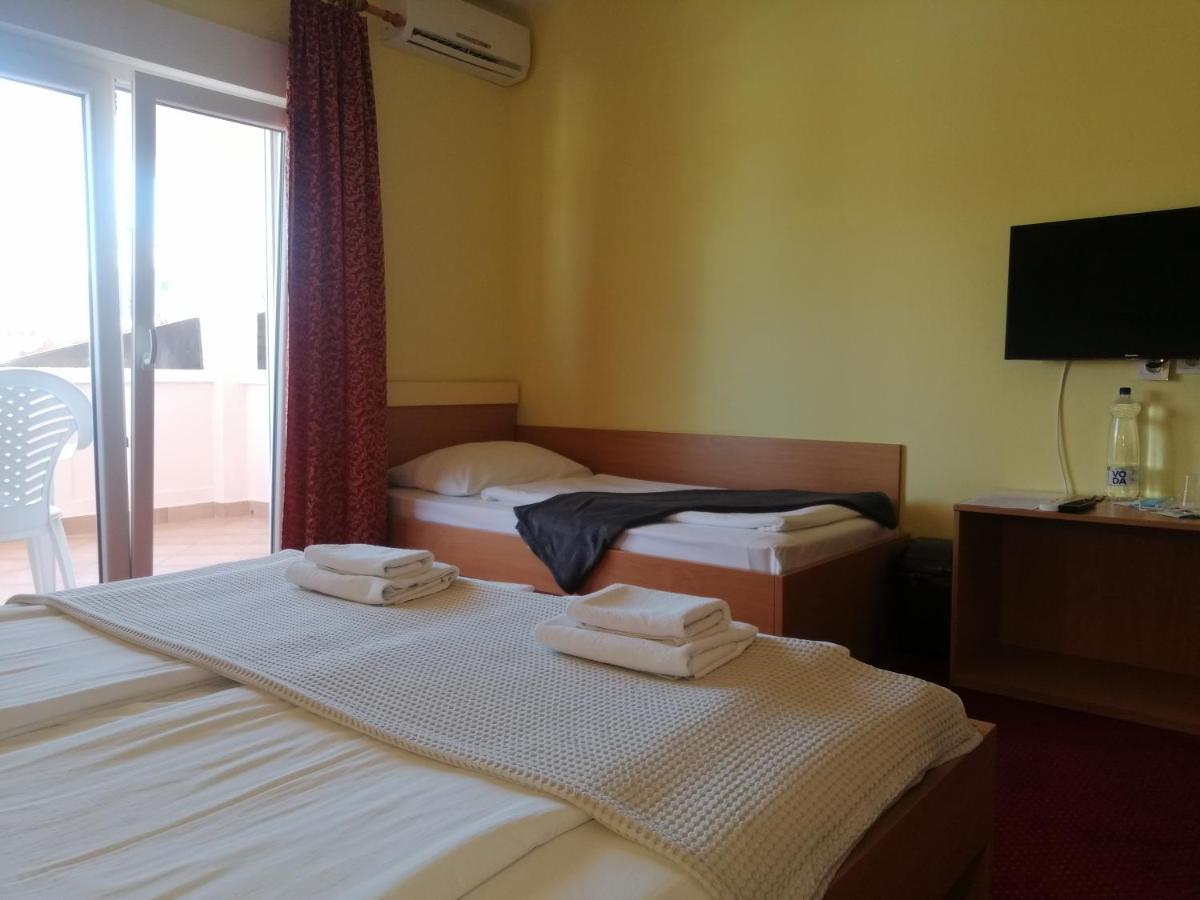 Apartmani Simon Lopar Bagian luar foto