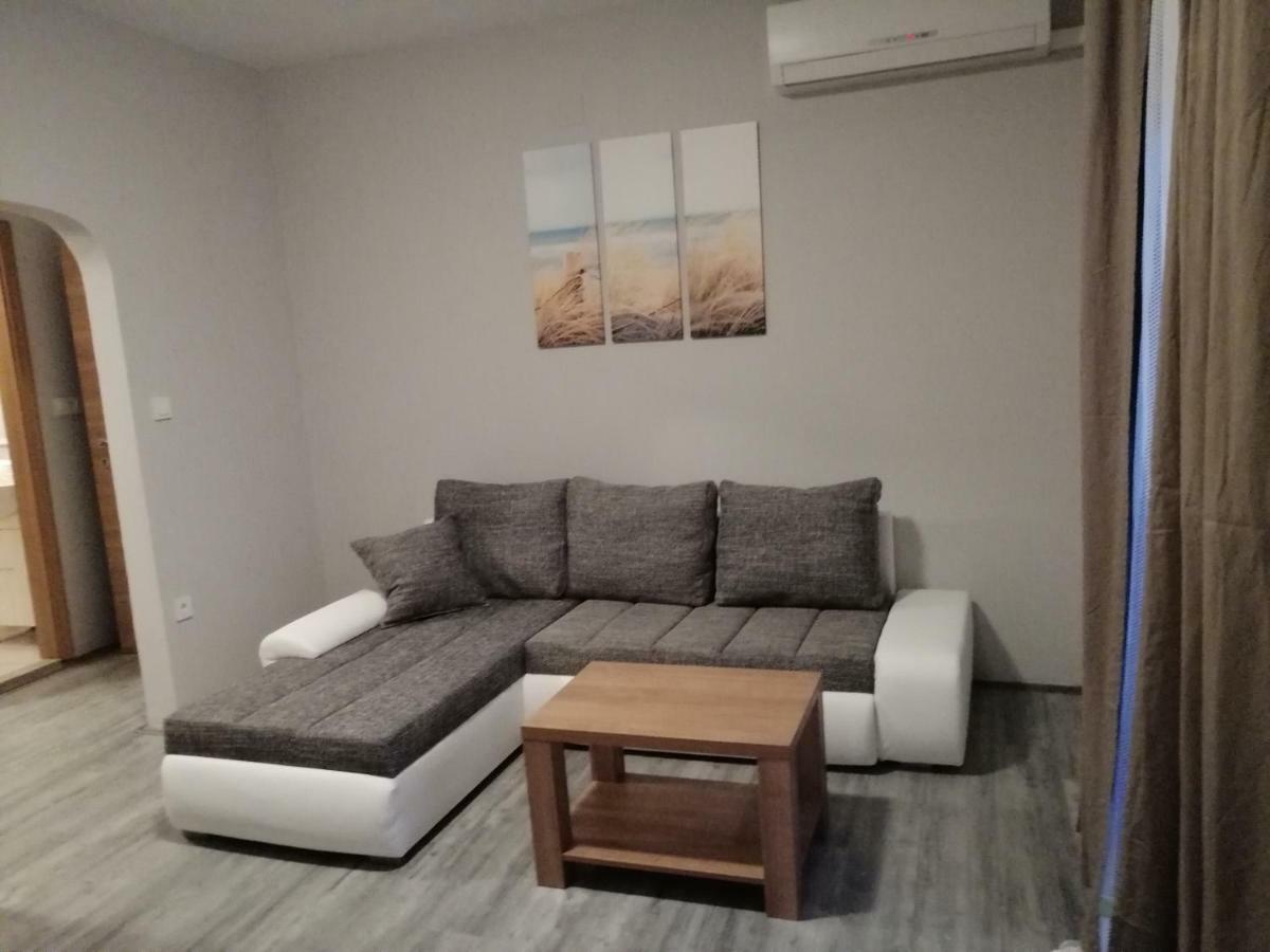 Apartmani Simon Lopar Bagian luar foto