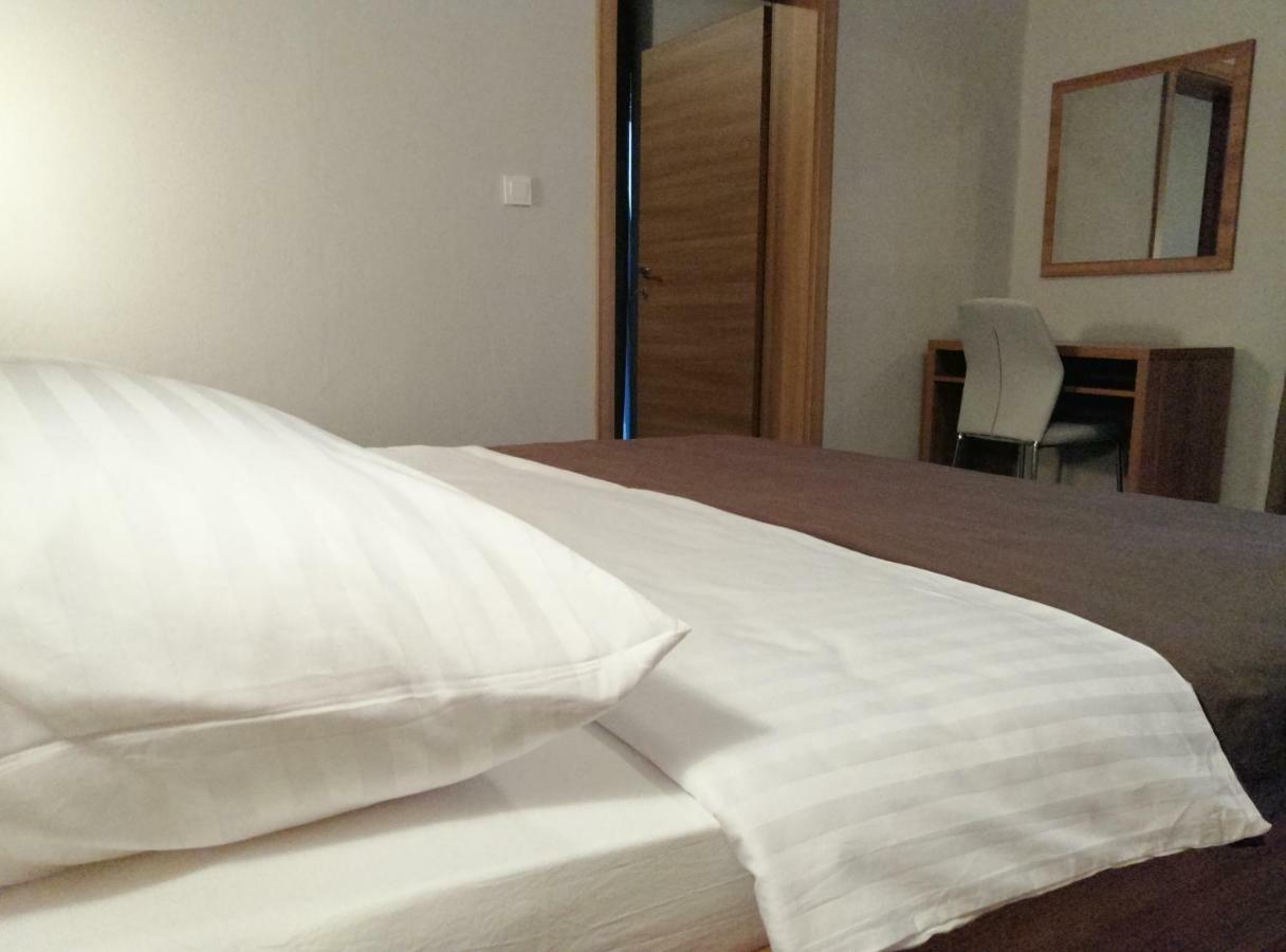 Apartmani Simon Lopar Bagian luar foto