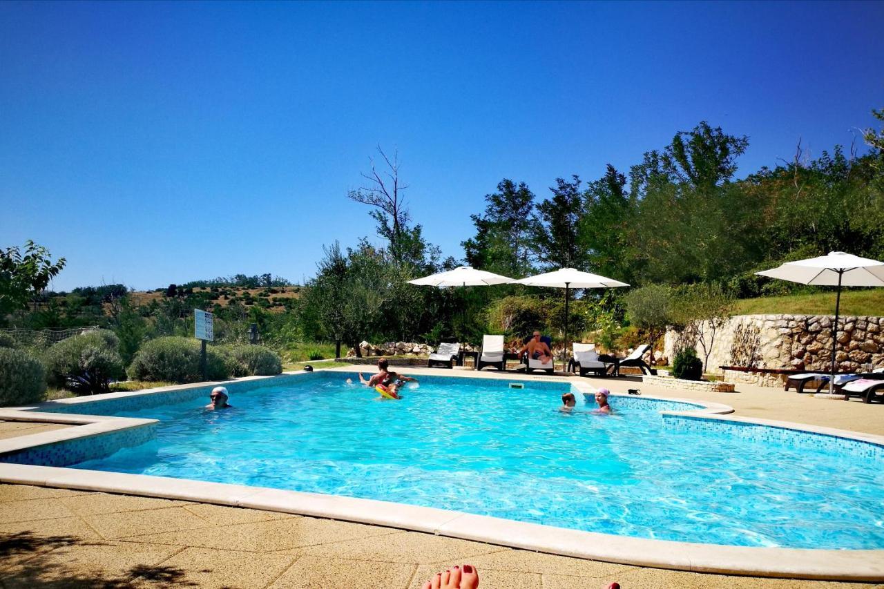 Apartmani Simon Lopar Bagian luar foto