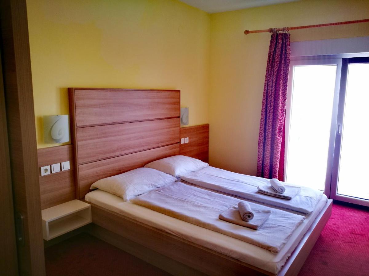 Apartmani Simon Lopar Bagian luar foto