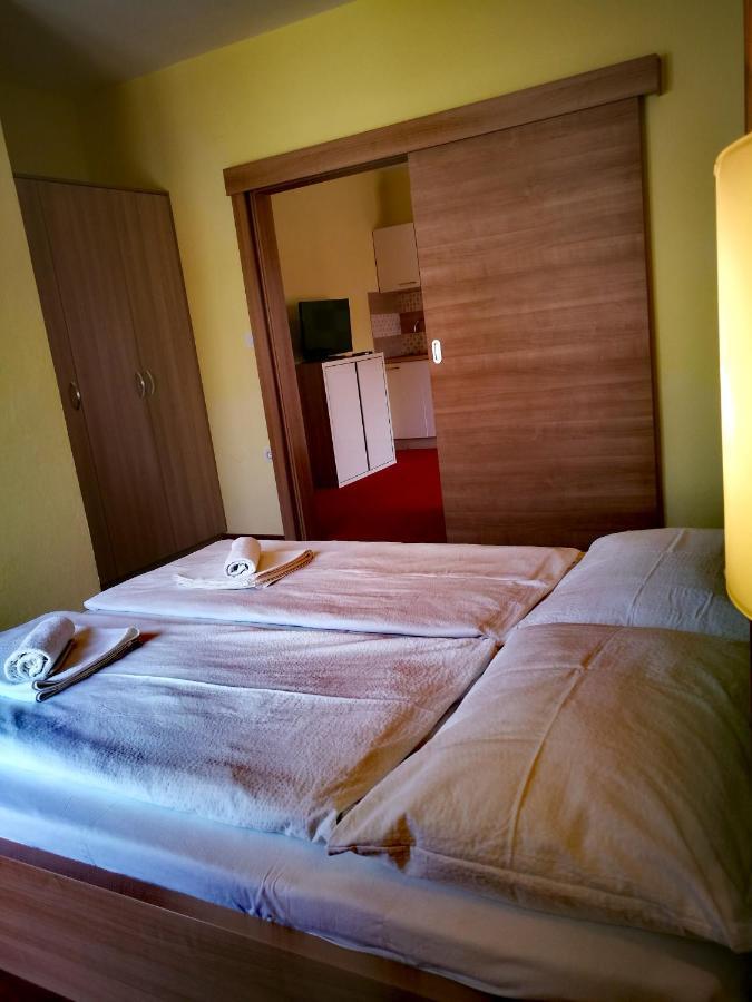 Apartmani Simon Lopar Bagian luar foto